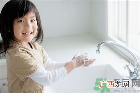 洗手液能洗脸吗?用洗手液洗脸好吗?