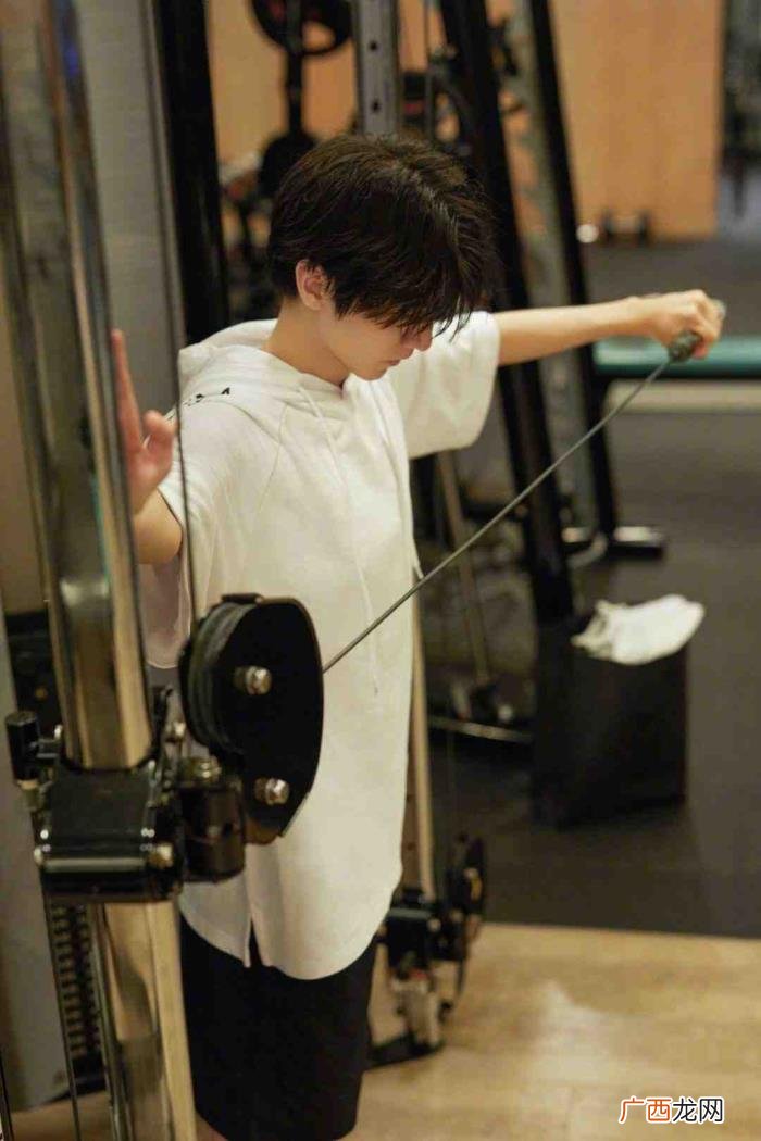 王俊凯体重,王俊凯晒体重180cm仅90多斤