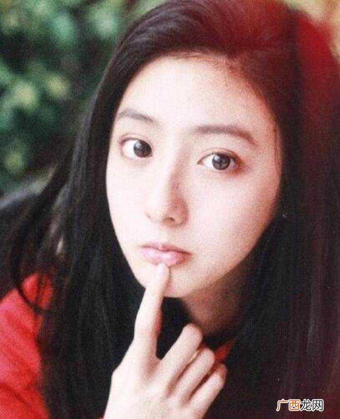 胡连馨微博，胡连馨儿家境如何整容了吗微博地址为什么出名