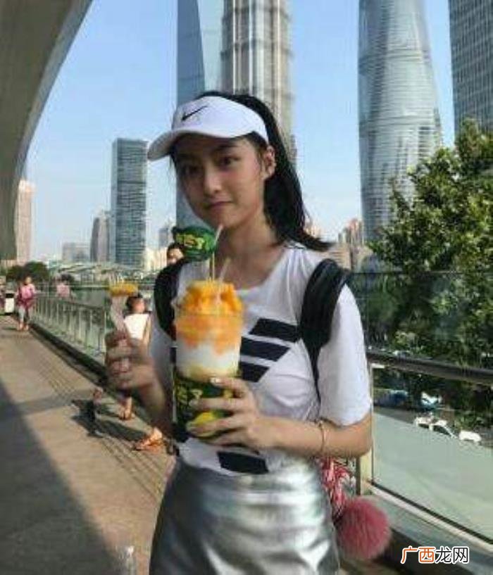 胡连馨微博，胡连馨儿家境如何整容了吗微博地址为什么出名