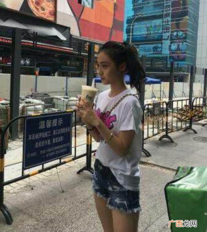 胡连馨微博，胡连馨儿家境如何整容了吗微博地址为什么出名