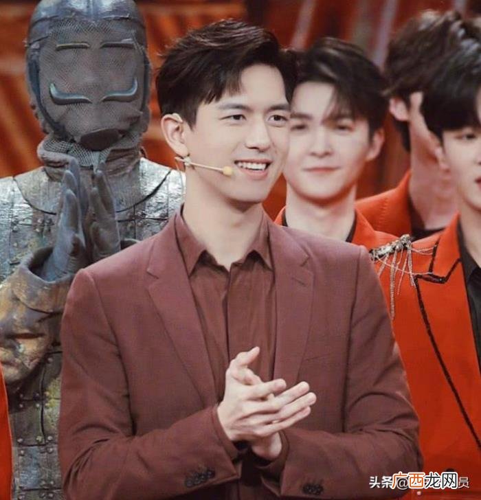 李沁和昆曲，李沁捏兰花指展昆曲身段与李现同框