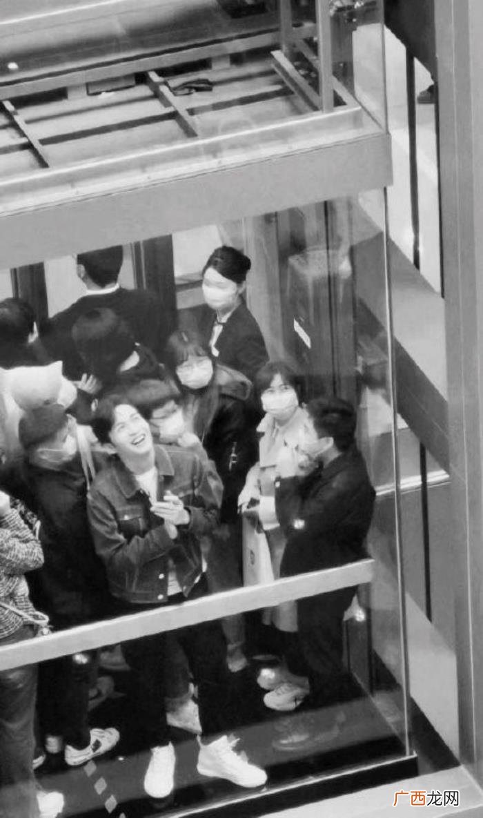 陈伟霆电梯，迪丽热巴与吴磊陈伟霆张彬彬电梯照太有故事感