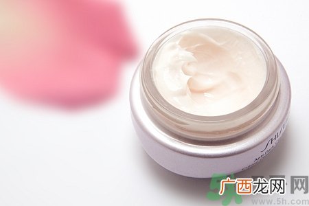 精油可以去黑眼圈吗?什么精油去黑眼圈
