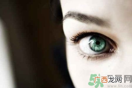 精油可以去黑眼圈吗?什么精油去黑眼圈