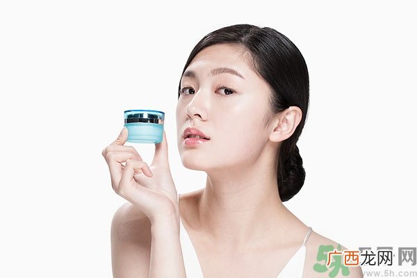 保湿霜什么时候用？保湿霜怎么用？