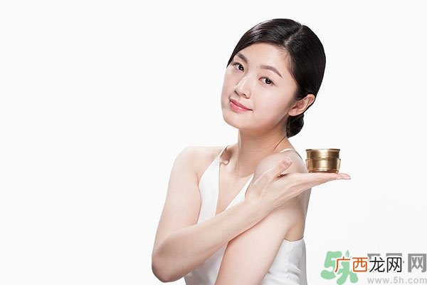 保湿霜什么时候用？保湿霜怎么用？