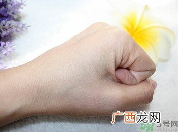 倩碧2号水有酒精和无酒精的区别