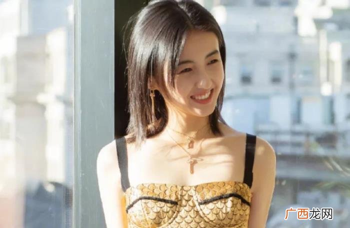 张子枫高考，曝张子枫搞特殊高考后坐私家车离开