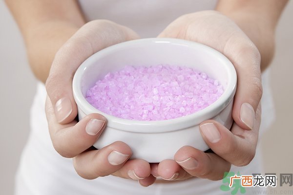浴盐可以去角质吗?浴盐去角质怎么用