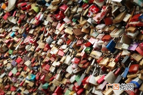 离婚起诉几次自动判决离婚，离婚该收集哪些证据呢