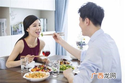 互有好感的女生说再考察考察是什么意思呢?