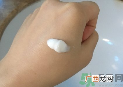 奥蜜思新水原力洁面乳怎么用?