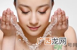 秋天用什么水洗脸好?秋天洗脸用冷水好还是热水好?