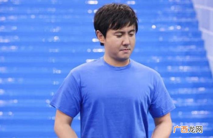 沈腾和贾玲，王牌中贾玲将头埋进沈腾肩膀太亲密