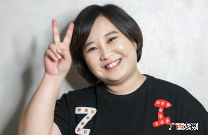 沈腾和贾玲，王牌中贾玲将头埋进沈腾肩膀太亲密