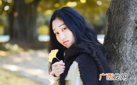 想追一个女孩是先表白还是直接约出来？
