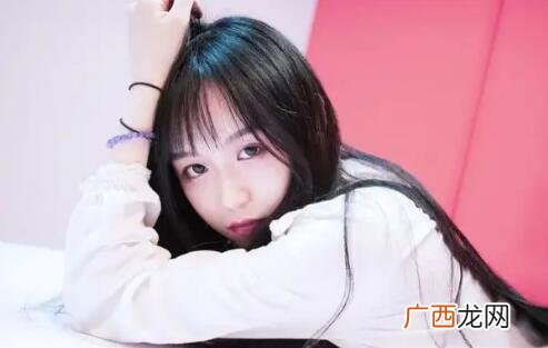 想追一个女孩是先表白还是直接约出来？