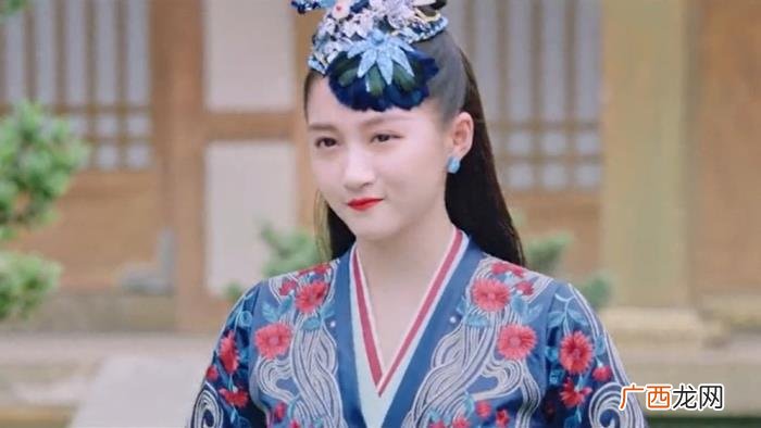 关晓彤年龄,23岁关晓彤新剧造型被嘲像花孔雀