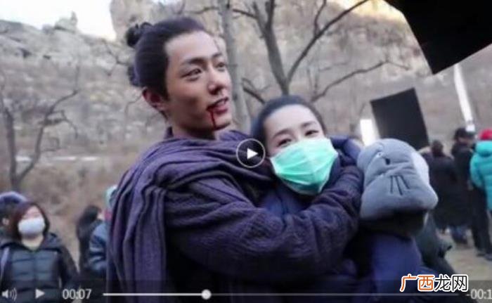 肖战搂李沁，肖战李沁私下关系曝光却被粉丝疯狂谩骂