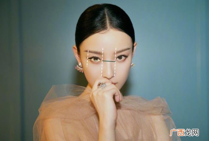 辛芷蕾脸宽，Jennie和辛芷蕾宽脸厚唇撞脸