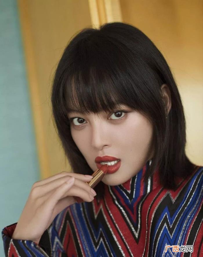 辛芷蕾脸宽，Jennie和辛芷蕾宽脸厚唇撞脸