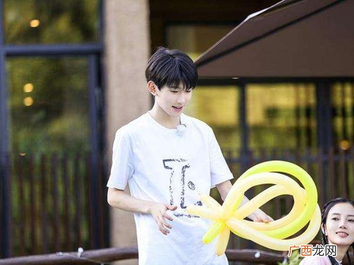 景甜和王源,景甜问李小璐甜馨18岁的时候王源多大