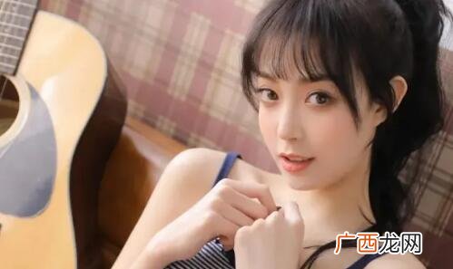 女生见到喜欢的男生会有什么反应呢?