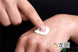 皮肤太干燥怎么办？皮肤太干燥补水最好的方法如下