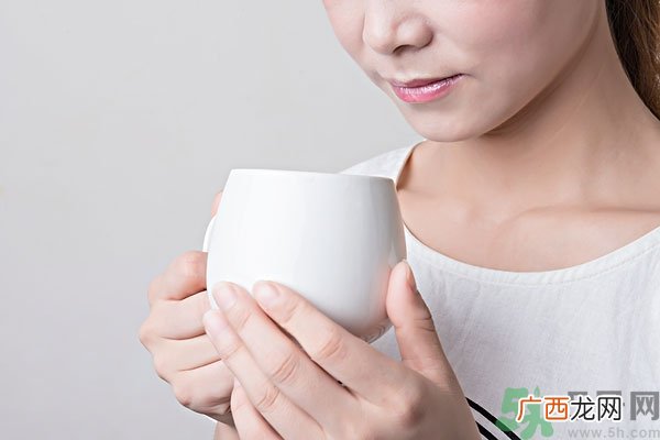 皮肤太干燥怎么办？皮肤太干燥补水最好的方法如下