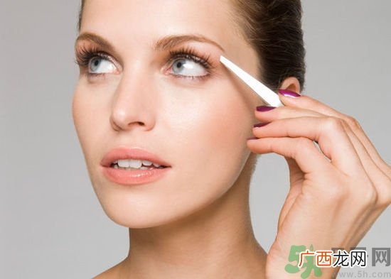 修眉刀可以带上飞机吗?修眉刀可以托运吗?