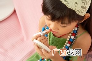 润唇膏可以增长睫毛吗?润唇膏可以涂睫毛吗?