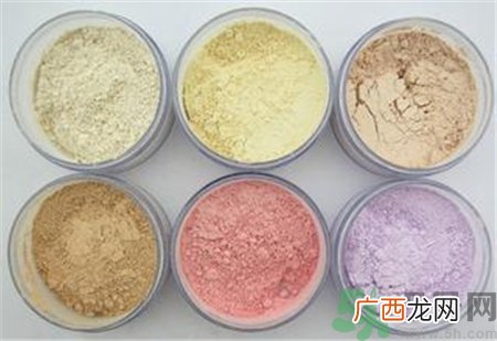 头发油可以用散粉吗?散粉可以去头发油吗?