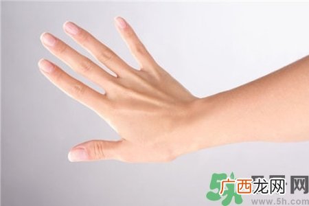 手干裂口子怎么回事？手干裂口子怎么办？