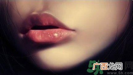孕妇嘴唇干裂脱皮怎么回事？孕妇嘴唇干裂脱皮是缺什么