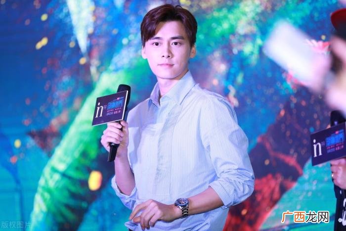 李易峰失恋，李易峰这么帅的男人也会失恋而去打耳洞