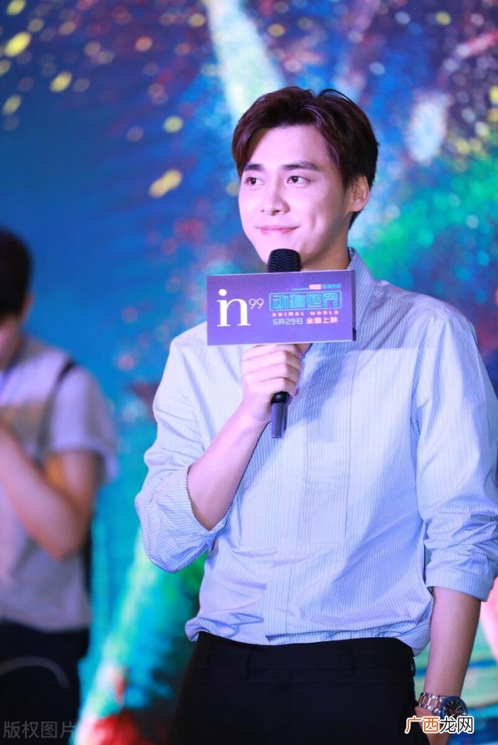 李易峰失恋，李易峰这么帅的男人也会失恋而去打耳洞
