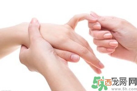 手干裂怎么回事?手干裂怎么治疗?