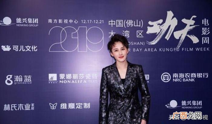 蒋璐霞微博，演员蒋璐霞通过微博发布照片官宣军旅