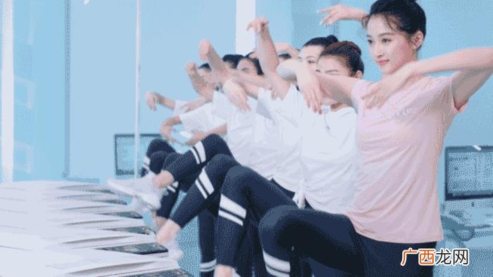 关晓彤运动，关晓彤的新人设与安踏女子的轻运动概念