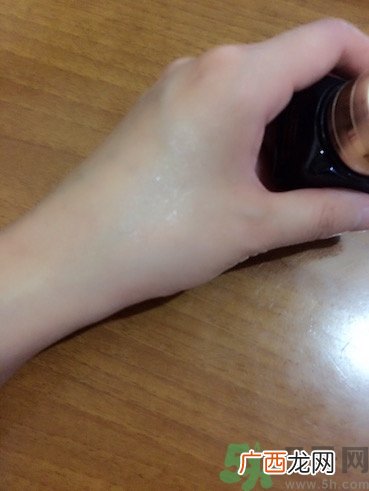 雅诗兰黛小棕瓶眼霜多少钱?雅诗兰黛小棕瓶眼霜专柜价格