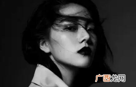 喜欢黑色的女人的性格分析，黑色是她的伪装