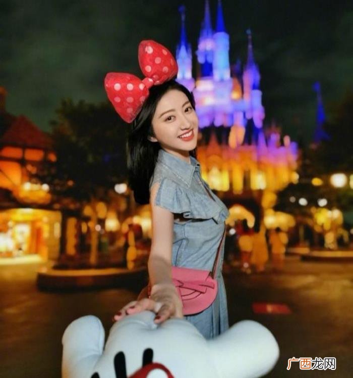 景甜的生日，景甜晒九张美照庆祝自己31岁生日