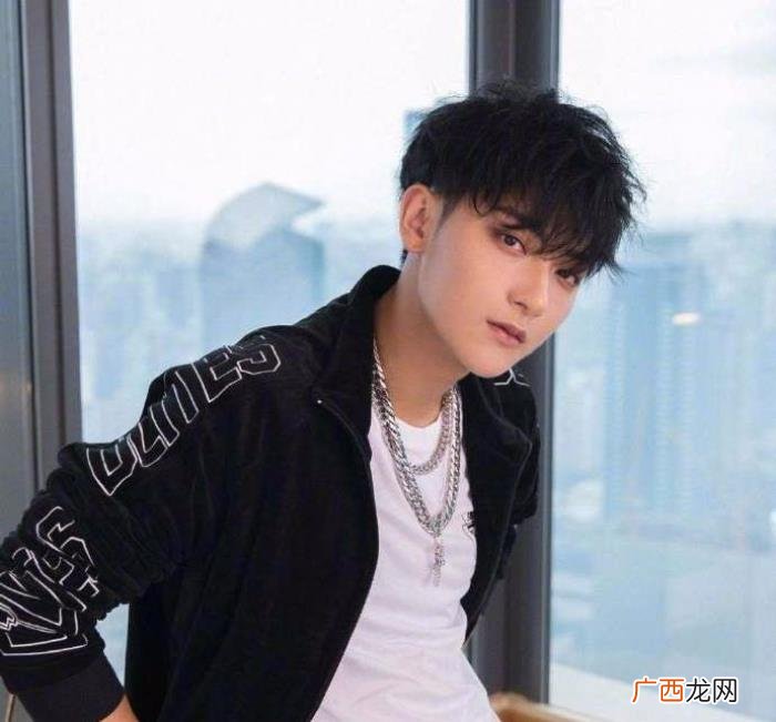 黄子韬会送，黄子韬发文疑似否认曾给张艺兴送生日祝福