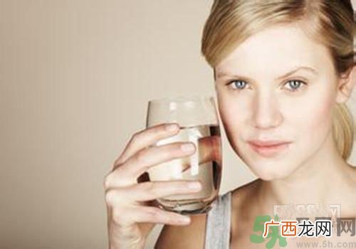 脸上有红血丝可以去角质吗？脸上有红血丝怎么去角质？
