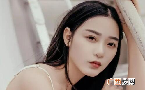 爱慕虚荣的女人的表现,遇到爱慕虚荣的女人要远离
