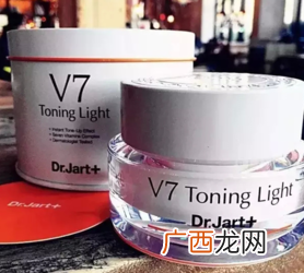 素颜霜适合什么肤质？油性皮肤可以用素颜霜吗？
