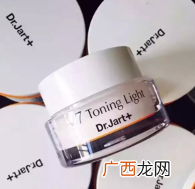 素颜霜适合什么肤质？油性皮肤可以用素颜霜吗？