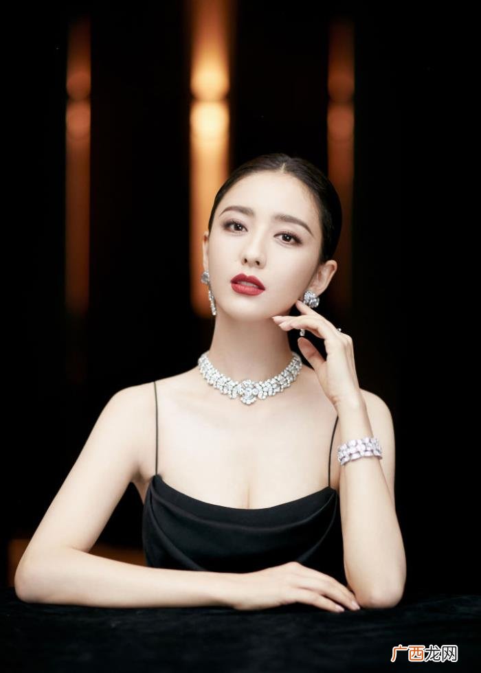 佟丽娅礼服，佟丽娅的曼妙身材真的很适合穿礼服