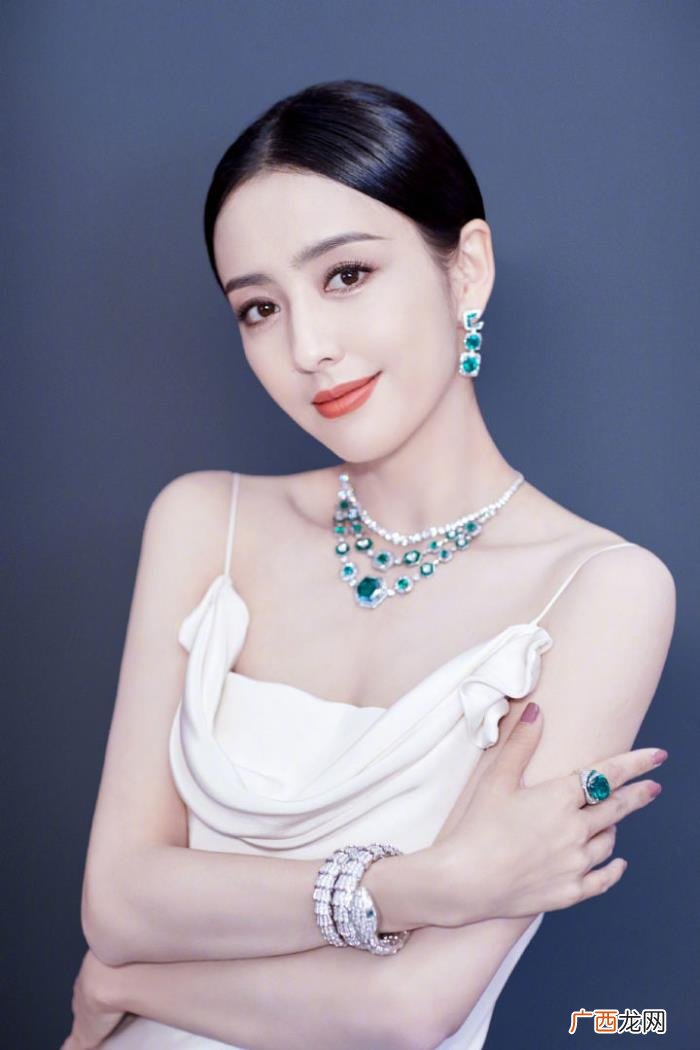 佟丽娅礼服，佟丽娅的曼妙身材真的很适合穿礼服